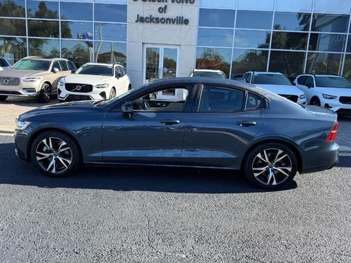 2024 Volvo S60 B5 Core Dark Theme