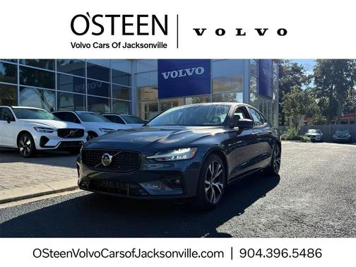 2024 Volvo S60 B5 Core Dark Theme