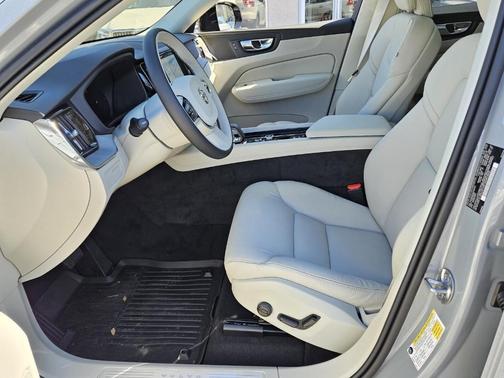 2025 Volvo XC60 Plug-In Hybrid T8 Plus