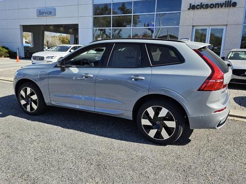2025 Volvo XC60 Plug-In Hybrid T8 Plus