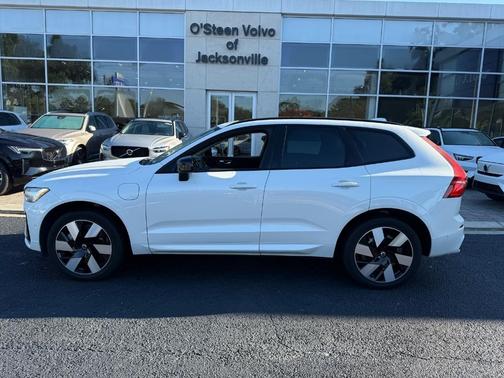 2023 Volvo XC60 Recharge Plug-In Hybrid T8 Plus Dark Theme