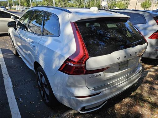 2023 Volvo XC60 Recharge Plug-In Hybrid T8 Plus Dark Theme
