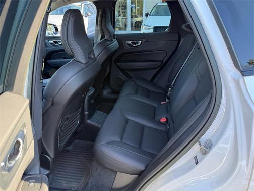 2023 Volvo XC60 Recharge Plug-In Hybrid T8 Plus Dark Theme