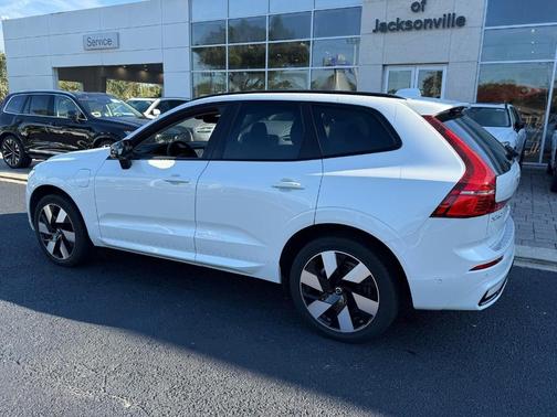 2023 Volvo XC60 Recharge Plug-In Hybrid T8 Plus Dark Theme