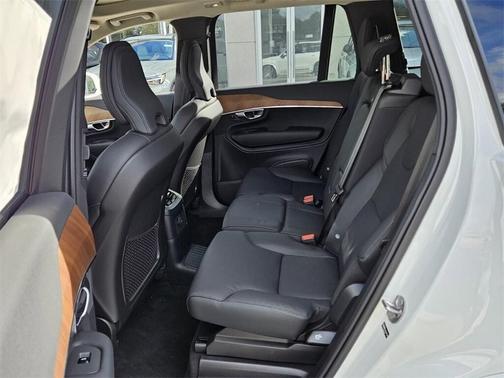 2025 Volvo XC90 Plug-In Hybrid T8 Plus 7-Seater