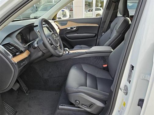 2025 Volvo XC90 Plug-In Hybrid T8 Plus 7-Seater