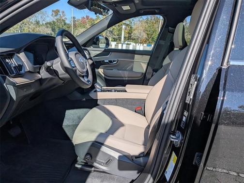 2026 Volvo XC90 B5 Core