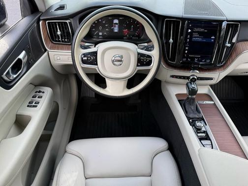2020 Volvo XC60 T5 Inscription