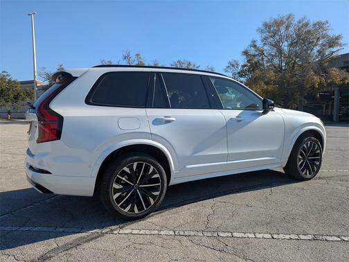 2026 Volvo XC90 B6 Ultra Dark Theme 6-Seater