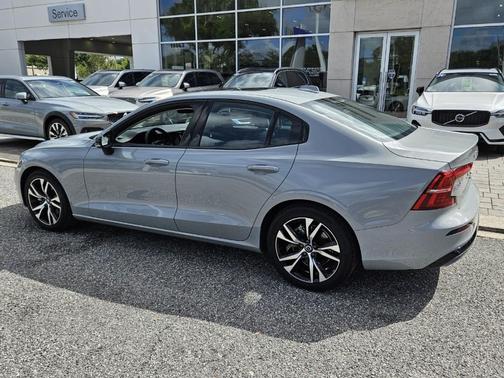 2024 Volvo S60 B5 Core Dark Theme