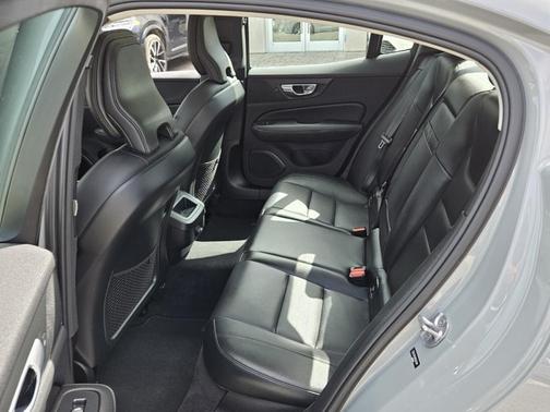 2024 Volvo S60 B5 Core Dark Theme