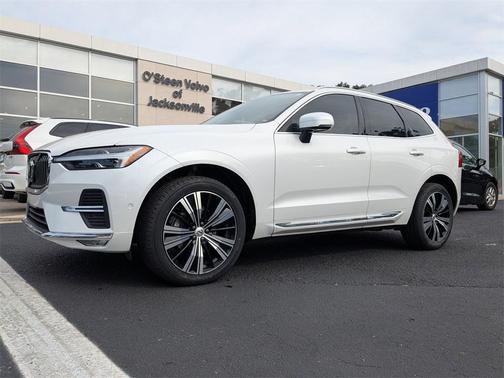 2023 Volvo XC60 B5 Ultimate Bright Theme