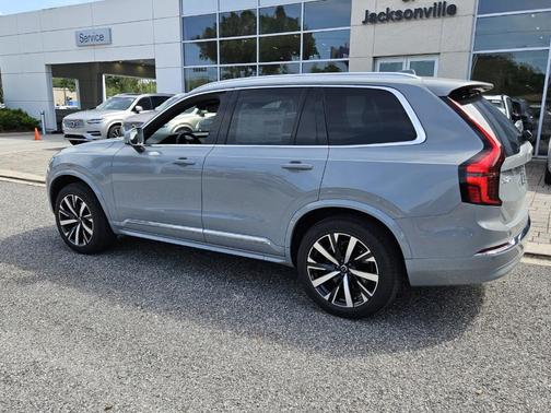 2025 Volvo XC90 B6 Core