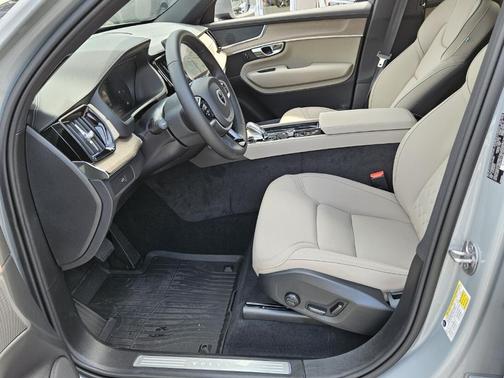 2025 Volvo XC90 B6 Core