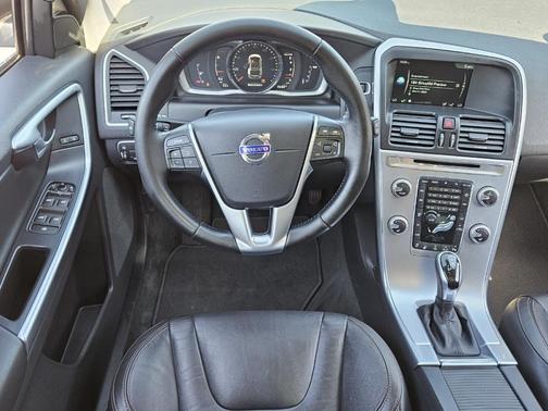 2017 Volvo XC60 T6 Dynamic