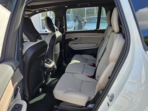 2025 Volvo XC90 B6 Plus 7-Seater