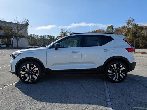 2026 Volvo XC40 B5 Plus