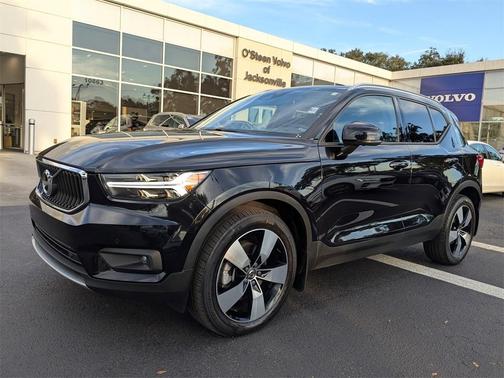 2022 Volvo XC40 T5 Momentum