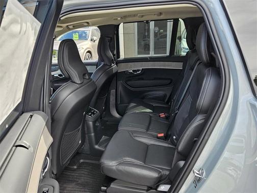 2025 Volvo XC90 Plug-In Hybrid T8 Ultra 7-Seater
