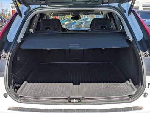 2023 Volvo XC60 B5 Ultimate Bright Theme