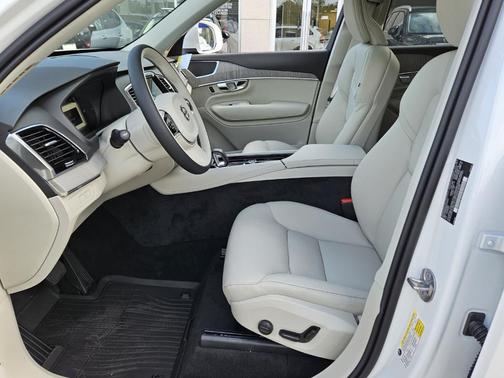 2025 Volvo XC90 Plug-In Hybrid T8 Plus 7-Seater