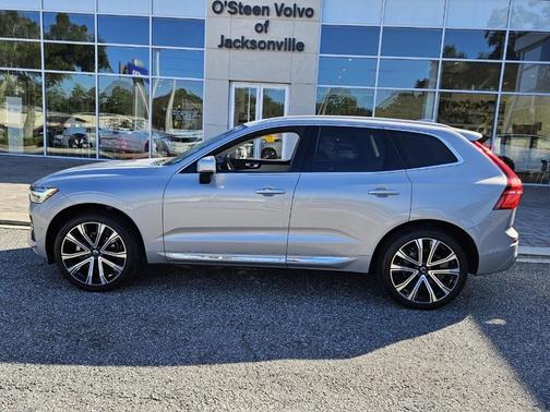 2023 Volvo XC60 B5 Ultimate Bright Theme