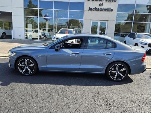 2024 Volvo S60 B5 Core Dark Theme