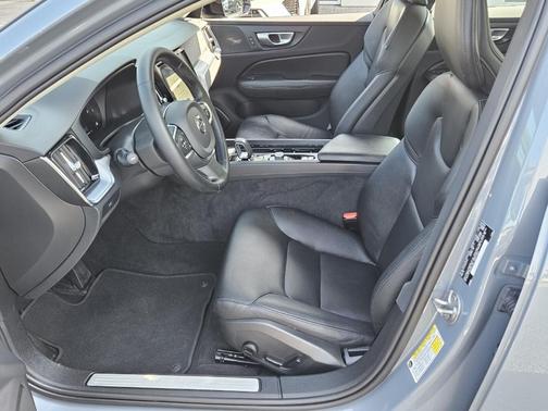 2024 Volvo S60 B5 Core Dark Theme