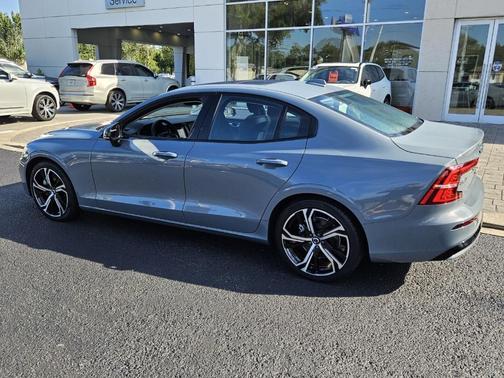 2024 Volvo S60 B5 Core Dark Theme
