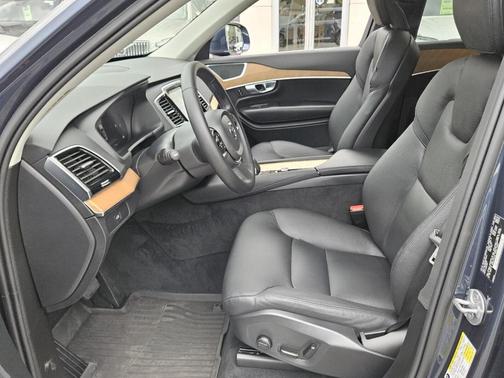 2024 Volvo XC90 B5 Plus Bright Theme