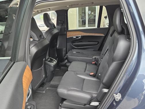 2024 Volvo XC90 B5 Plus Bright Theme