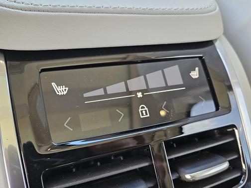 2025 Volvo XC90 Plug-In Hybrid T8 Ultra 6-Seater