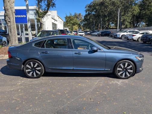 2024 Volvo S90 Recharge Plug-In Hybrid T8 Ultimate