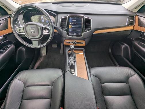 2022 Volvo XC90 T6 Momentum 6 Passenger
