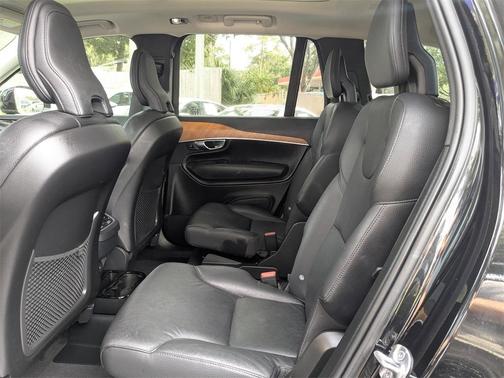 2022 Volvo XC90 T6 Momentum 6 Passenger