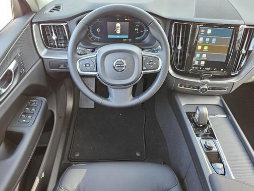 2025 Volvo XC60 Plug-In Hybrid T8 Core