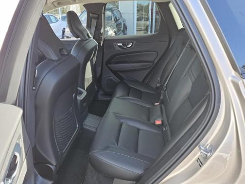 2025 Volvo XC60 Plug-In Hybrid T8 Core