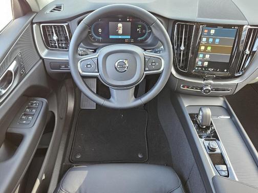 2025 Volvo XC60 Plug-In Hybrid T8 Core