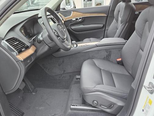 2025 Volvo XC90 B6 Plus 7-Seater