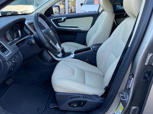 2016 Volvo XC60 T5 Premier