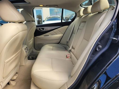 2015 INFINITI Q50 Premium