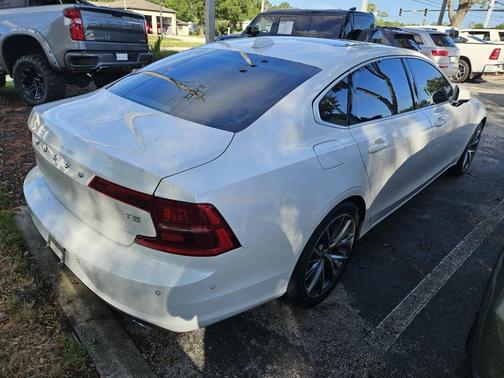 2018 Volvo S90 T5 Momentum