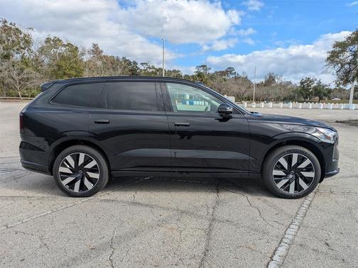 2025 Volvo EX90 Twin Motor Performance Plus 6-Seater