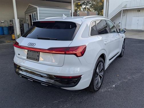 2024 Audi Q8 e-tron Premium