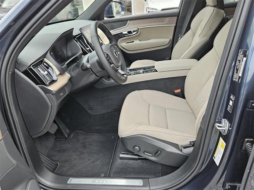 2026 Volvo XC90 B6 Core