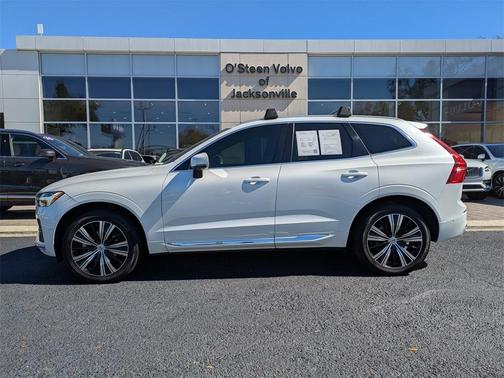 2023 Volvo XC60 B5 Ultimate Bright Theme