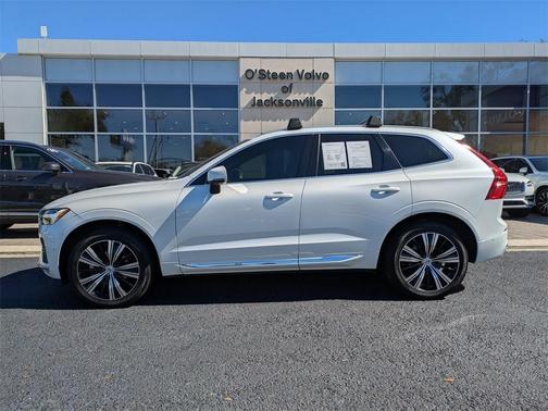 2023 Volvo XC60 B5 Ultimate Bright Theme