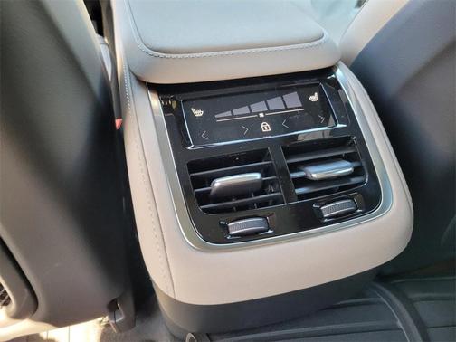 2026 Volvo XC90 B6 Core