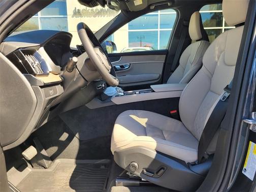 2026 Volvo XC90 B6 Core