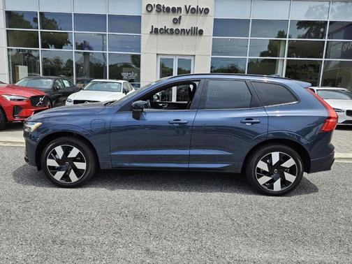 2025 Volvo XC60 Plug-In Hybrid T8 Plus